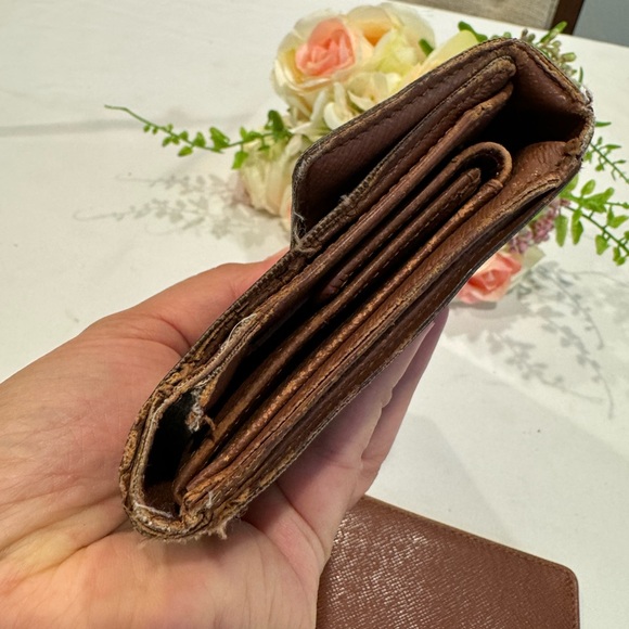 Project but Authentic Louis Vuitton wallet with removable card case - Picture 16 of 16